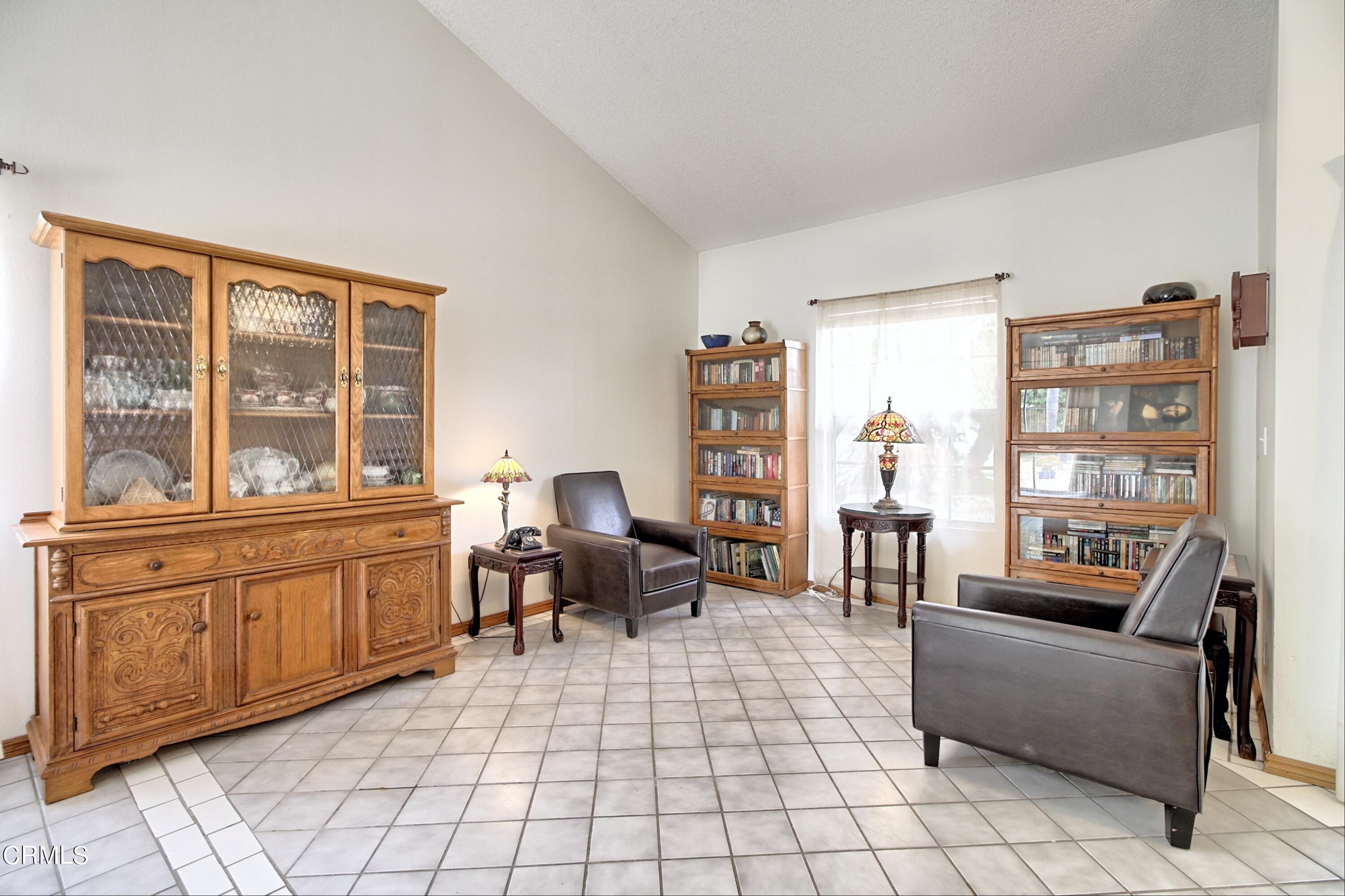 1111 Rivas Lane Oxnard, CA 93035 - Photo 6 of 28 032 (37)