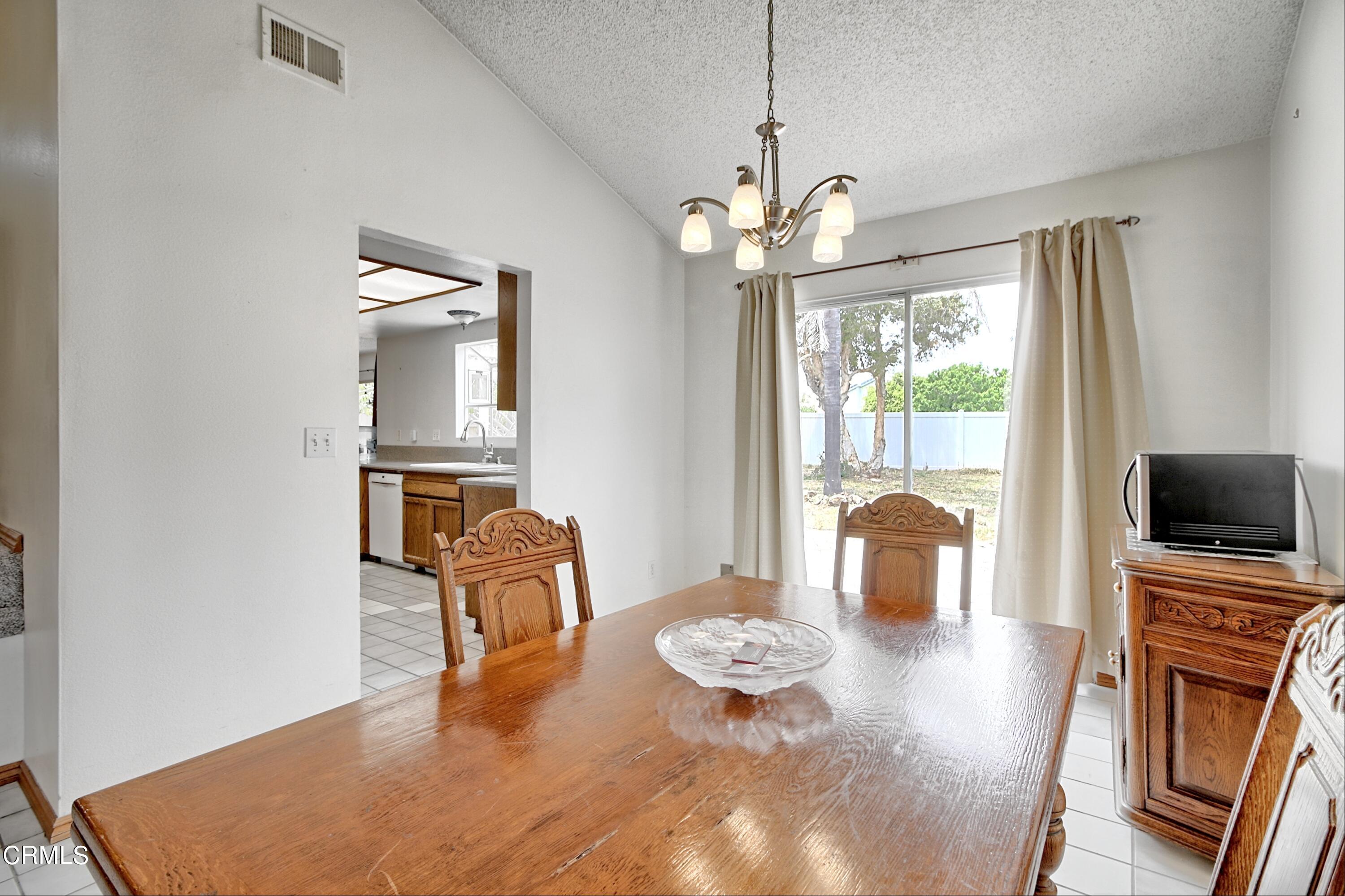 1111 Rivas Lane Oxnard, CA 93035 - Photo 10 of 28 040 (32)
