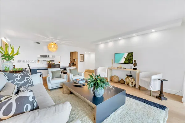 $7,000 | 199 Ocean Ln Drive, Unit 306, Key Biscayne, FL 33149
