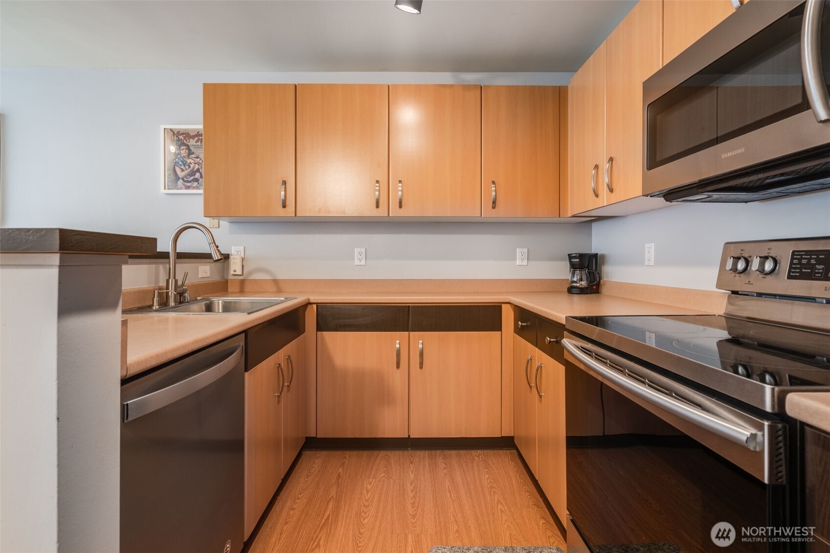 4020 Aurora Avenue North, Unit 403 Seattle, WA 98103 - Photo 14 of 37