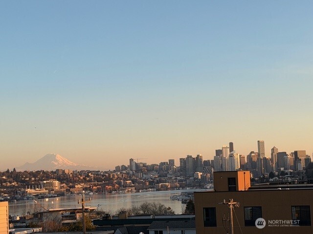 4020 Aurora Avenue North, Unit 403 Seattle, WA 98103 - Photo 2 of 37