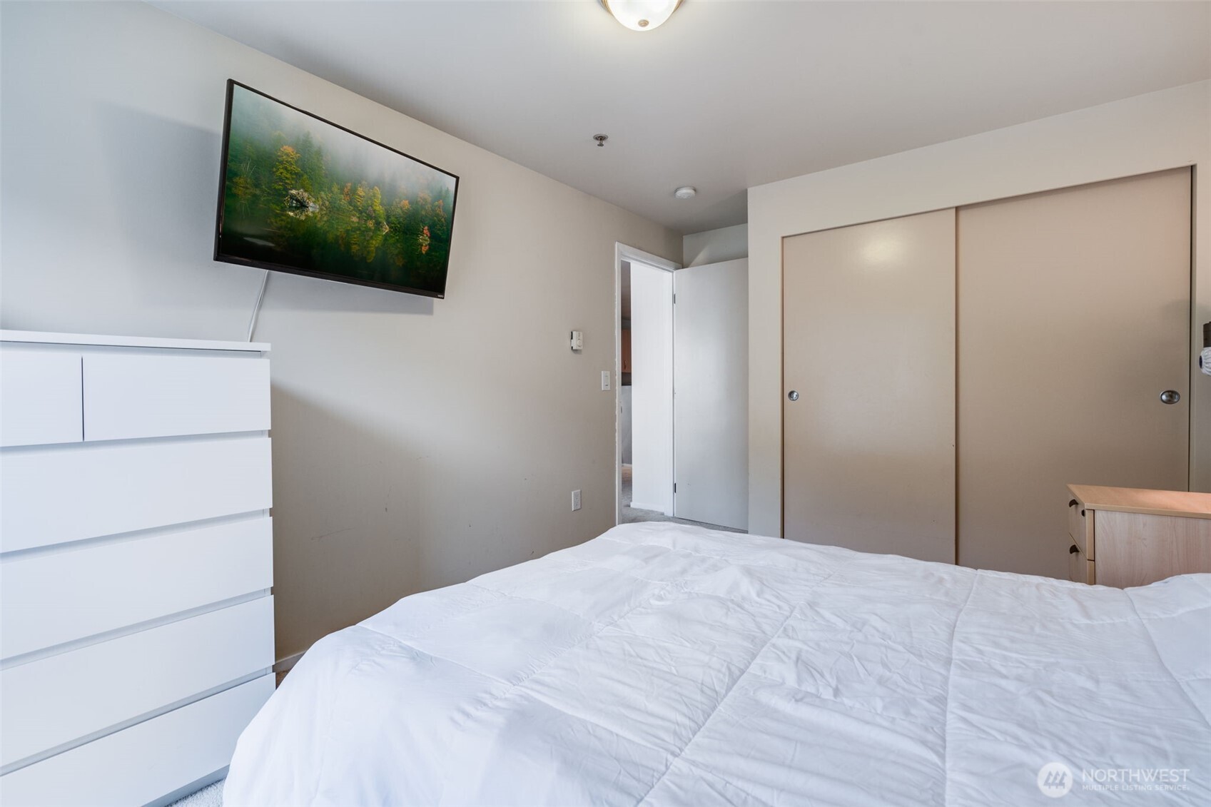 4020 Aurora Avenue North, Unit 403 Seattle, WA 98103 - Photo 21 of 37