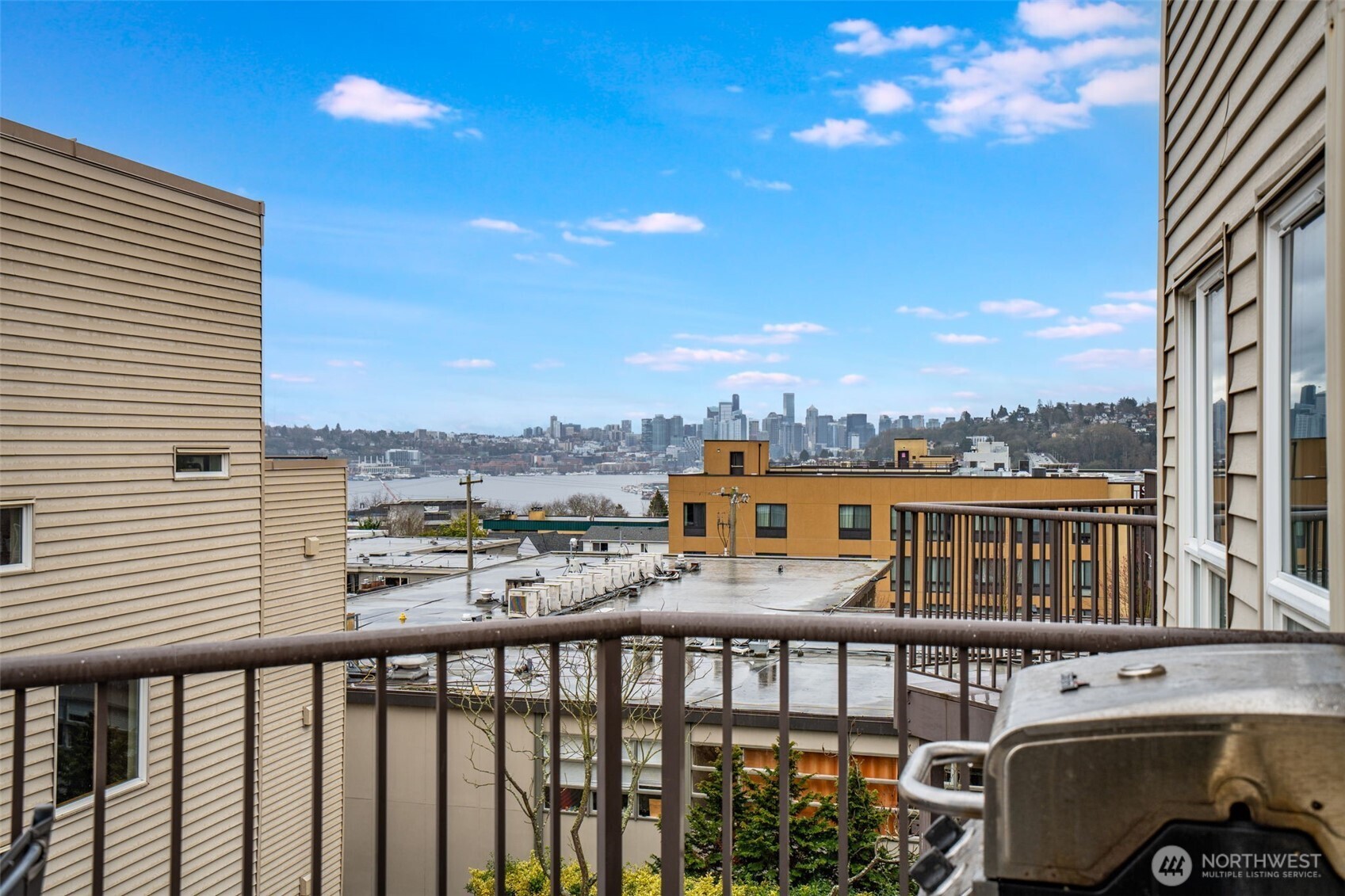 4020 Aurora Avenue North, Unit 403 Seattle, WA 98103 - Photo 3 of 37