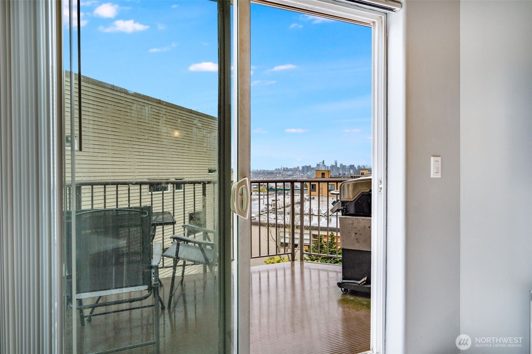 4020 Aurora Avenue North, Unit 403 Seattle, WA 98103 - Photo 4 of 37