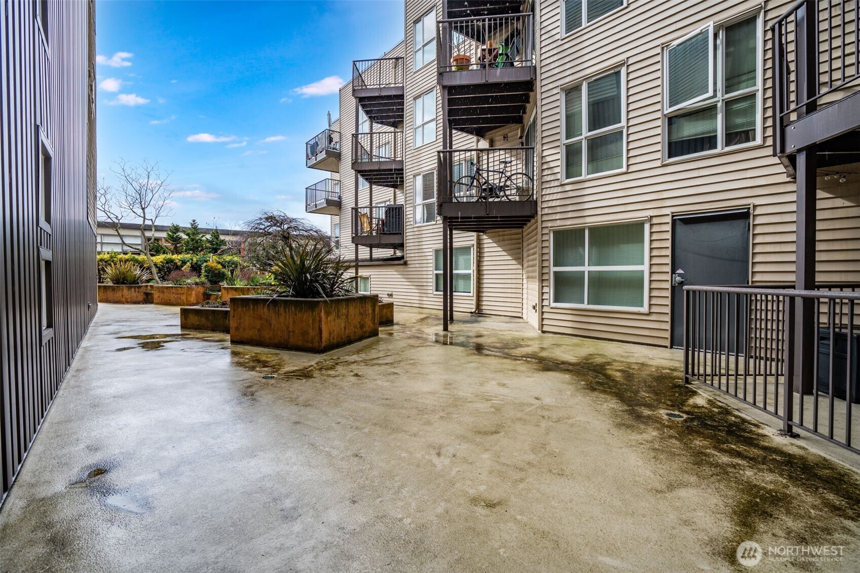 4020 Aurora Avenue North, Unit 403 Seattle, WA 98103 - Photo 7 of 37