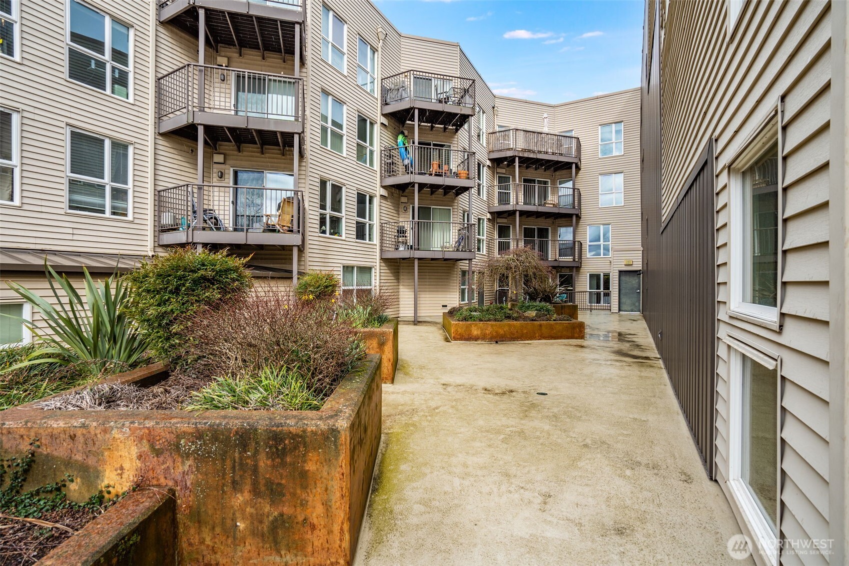 4020 Aurora Avenue North, Unit 403 Seattle, WA 98103 - Photo 8 of 37