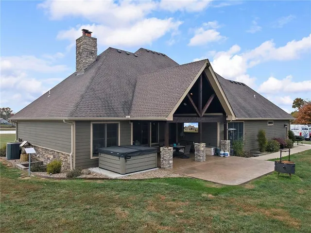 $815,000 | 24992 Cr 234 Road, Carrollton, MO 64633