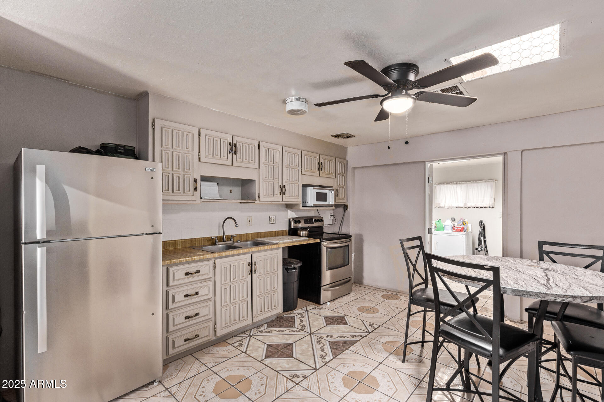 6814 West Berkeley Road Phoenix, AZ 85035 - Photo 10 of 31 10 Berkeley