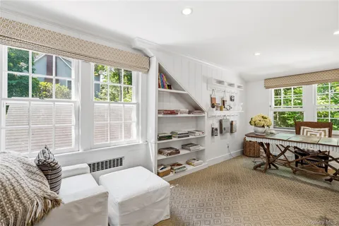 $1,899,000 | 42 Hillcrest Avenue, Roslyn, NY 11576