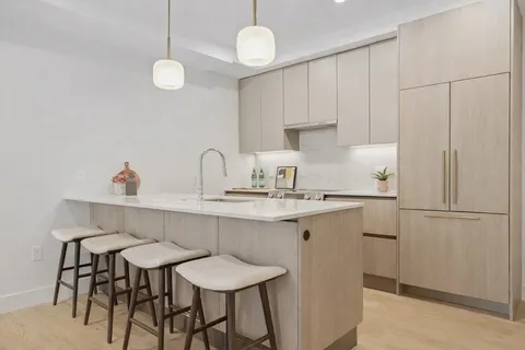 $820,000 | 118 B Street, Unit 407, Boston, MA 02127