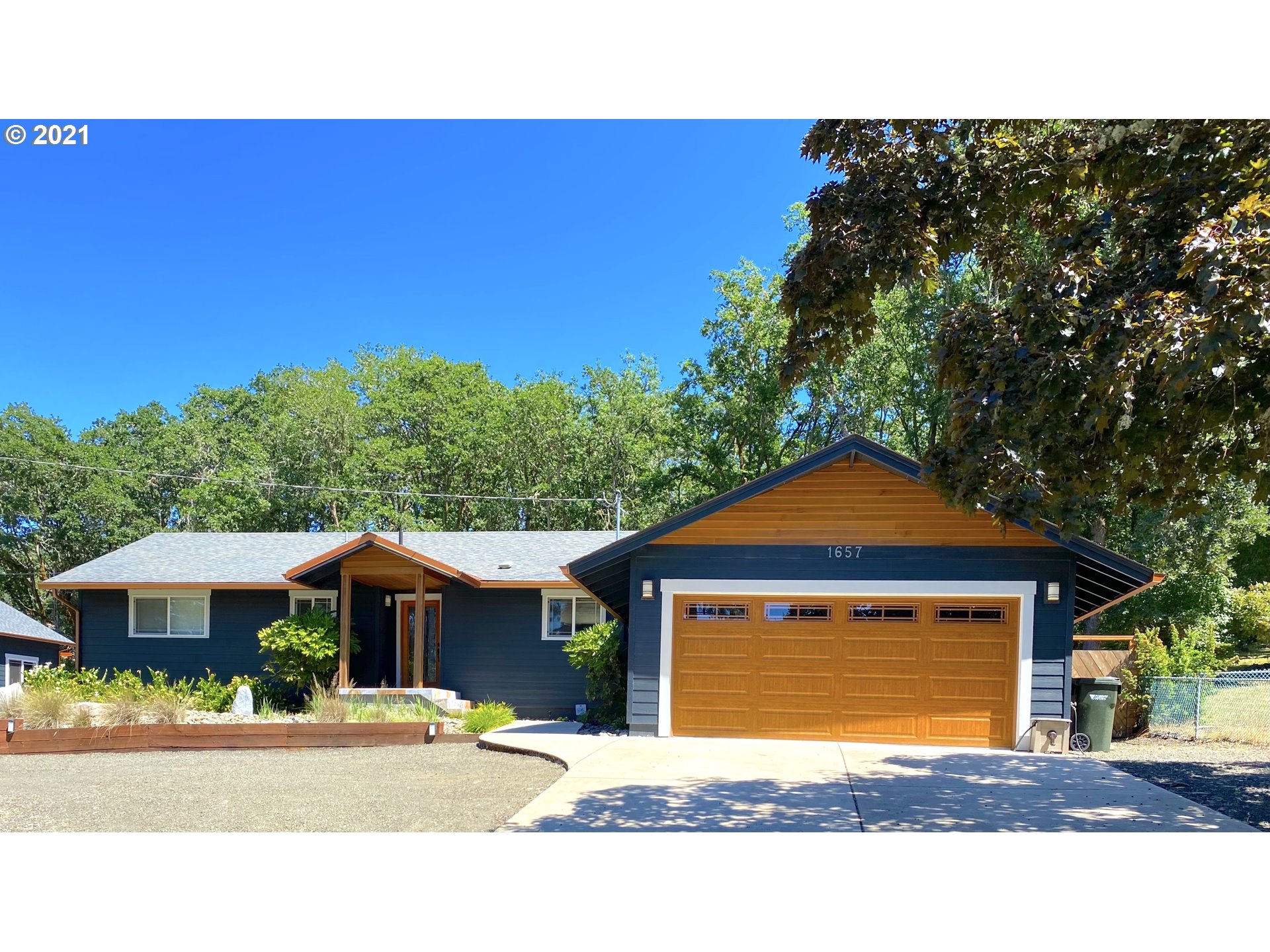 1657 Fisher Road Roseburg, OR 97471 - Photo 1 of 32 Gallery Image 1