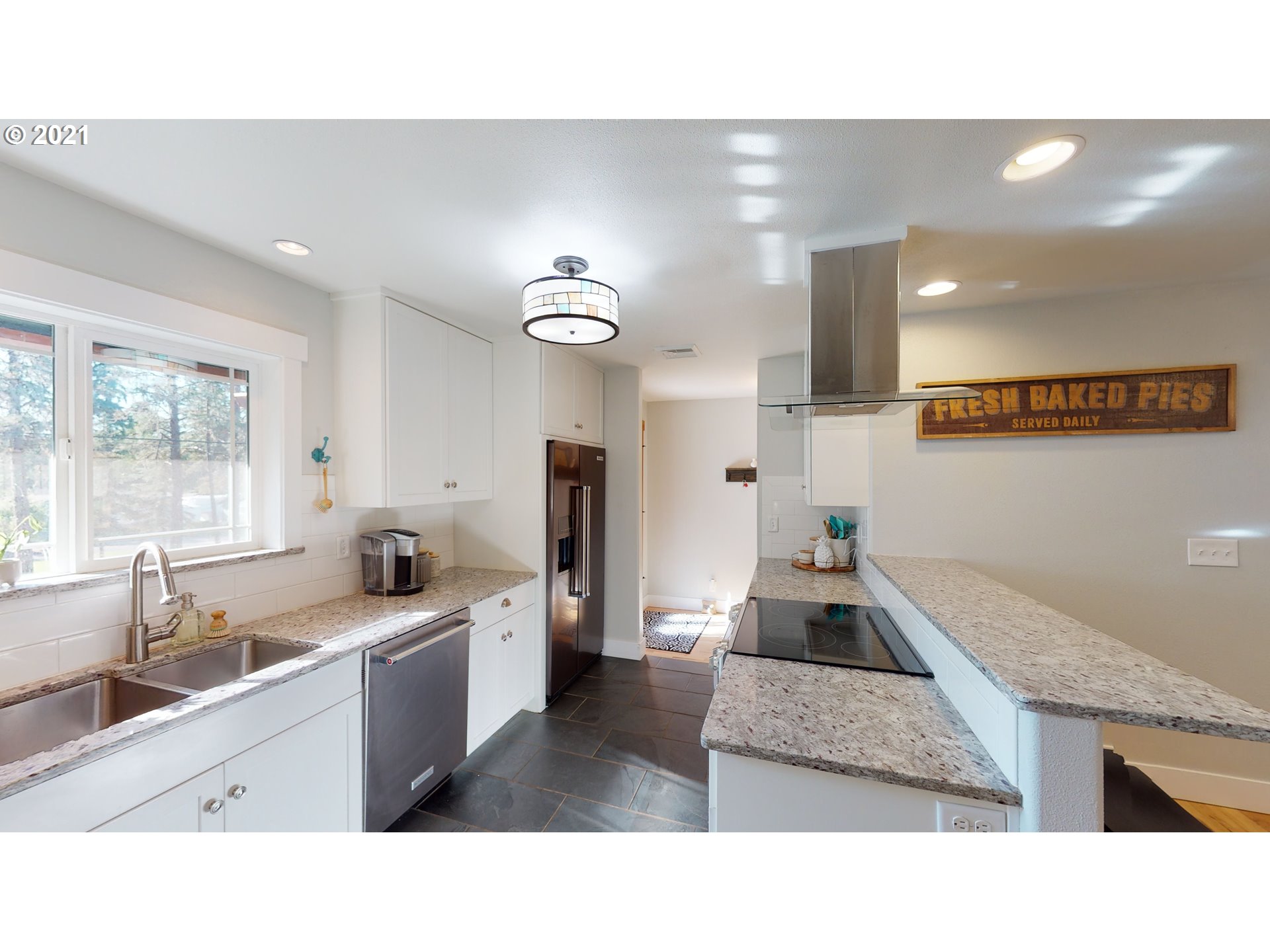 1657 Fisher Road Roseburg, OR 97471 - Photo 6 of 32 Gallery Image 6