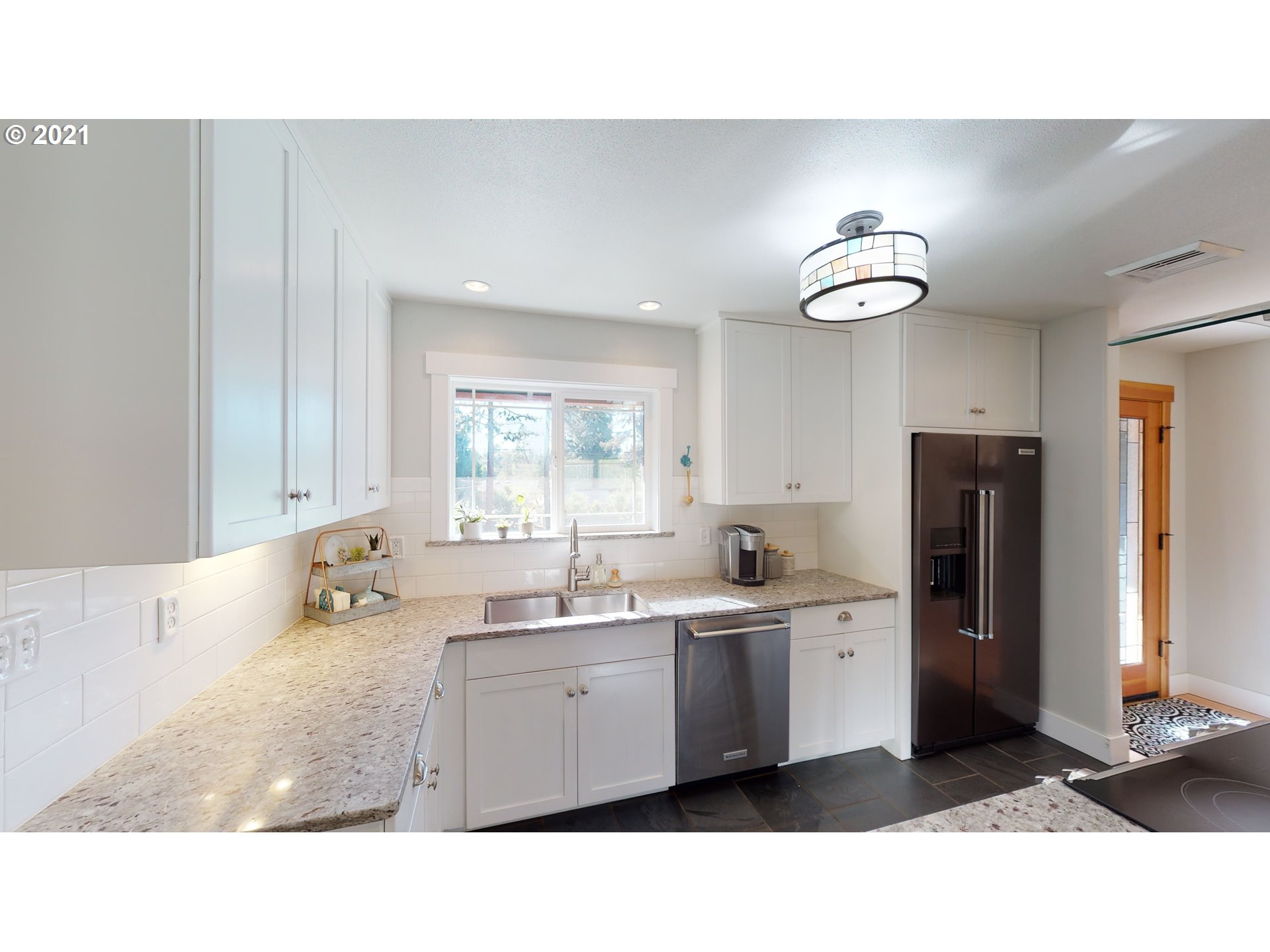 1657 Fisher Road Roseburg, OR 97471 - Photo 7 of 32 Gallery Image 7