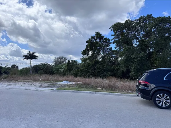 $79,000 | 875 Joe Louis Avenue, Pahokee, FL 33476