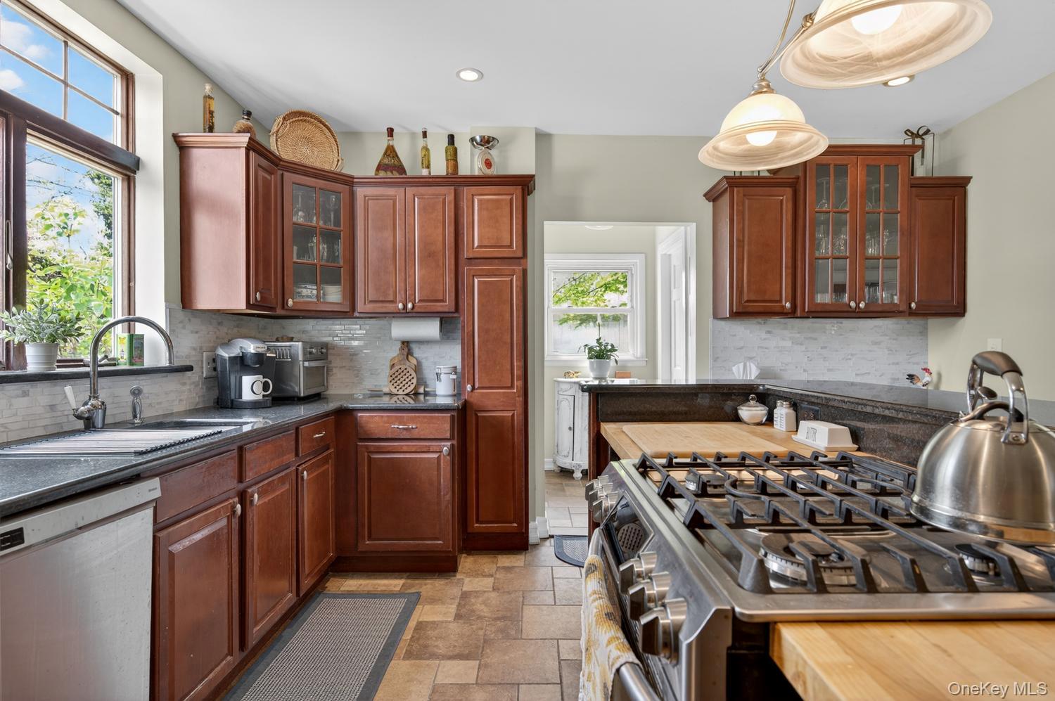 17 Riggs Place Locust Valley, NY 11560 - Photo 15 of 25 Kitchen with natural gas for cooking