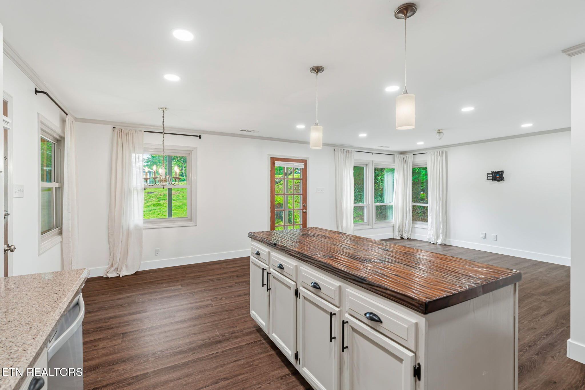 1324 Huntington Road Southwest Knoxville, TN 37919 - Photo 19 of 43 16-web-or-mls-1324 Huntington Road-17
