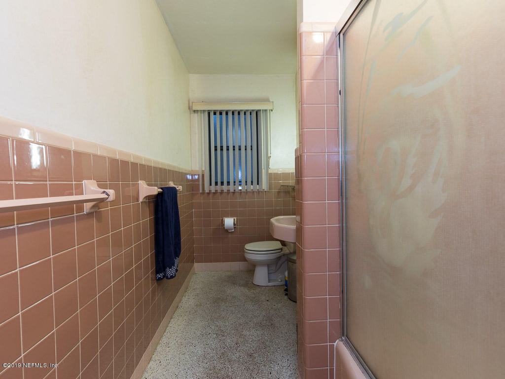 59 Nelsons Point Keystone Heights, FL 32656 - Photo 12 of 17 Guest bathroom