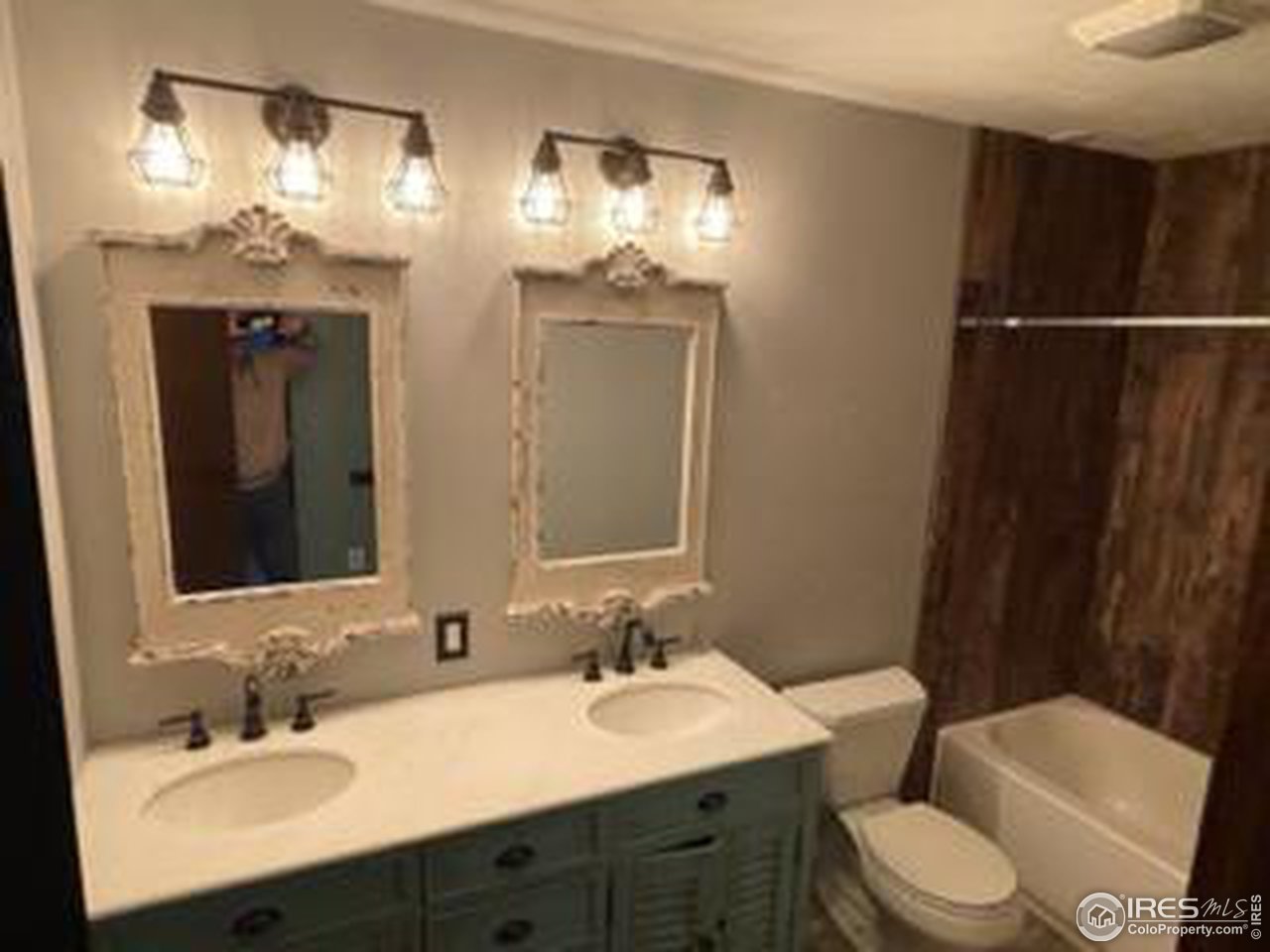 10415 North Converse Road, Unit 10415 Bennett, CO 80102 - Photo 20 of 23 Guest Bathroom