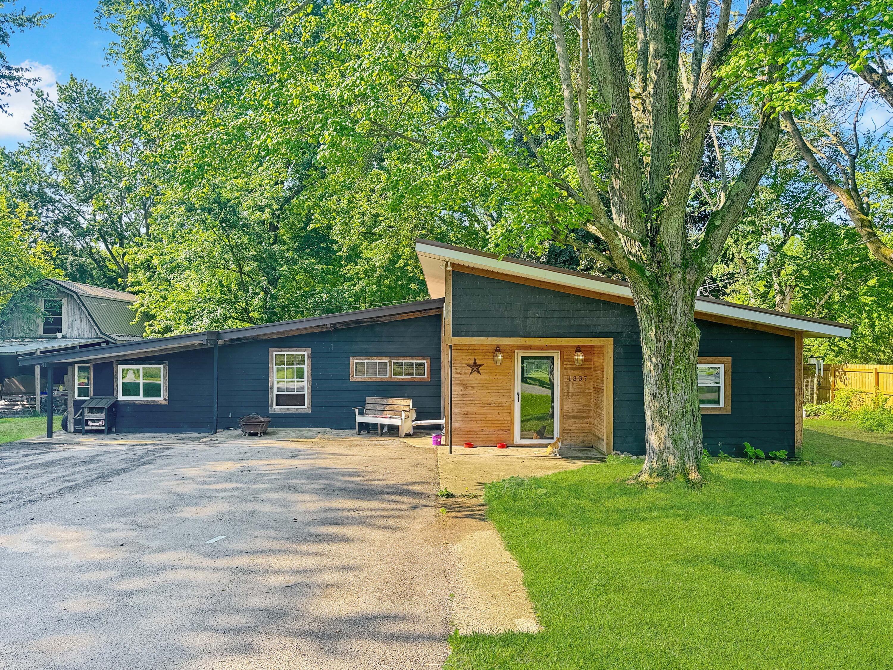 1337 West Dallas Road Urbana, OH 43078 - Photo 3 of 46