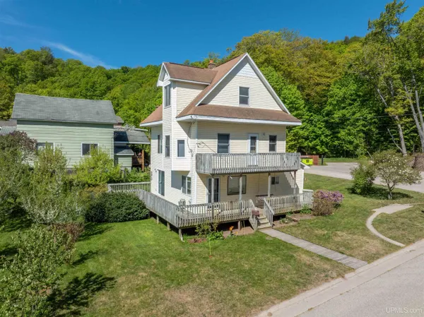 $189,000 | 1001 West Munising Avenue, Munising, MI 49862