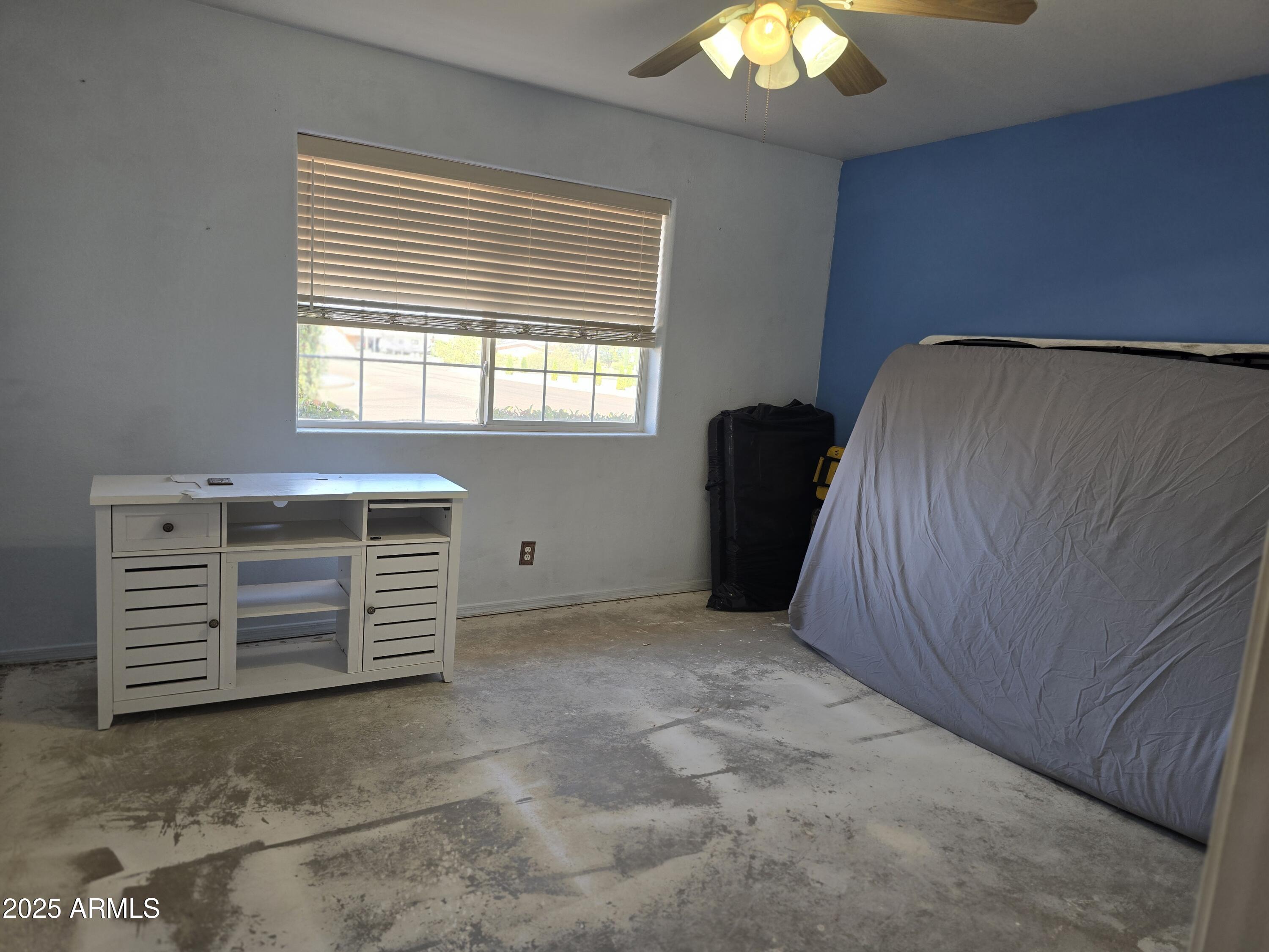 924 West Sahuaro Road Pearce, AZ 85625 - Photo 16 of 32 a room with a bed and a window