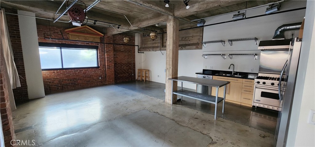 835 Locust Avenue, Unit 108 Long Beach, CA 90813 - Photo 1 of 8