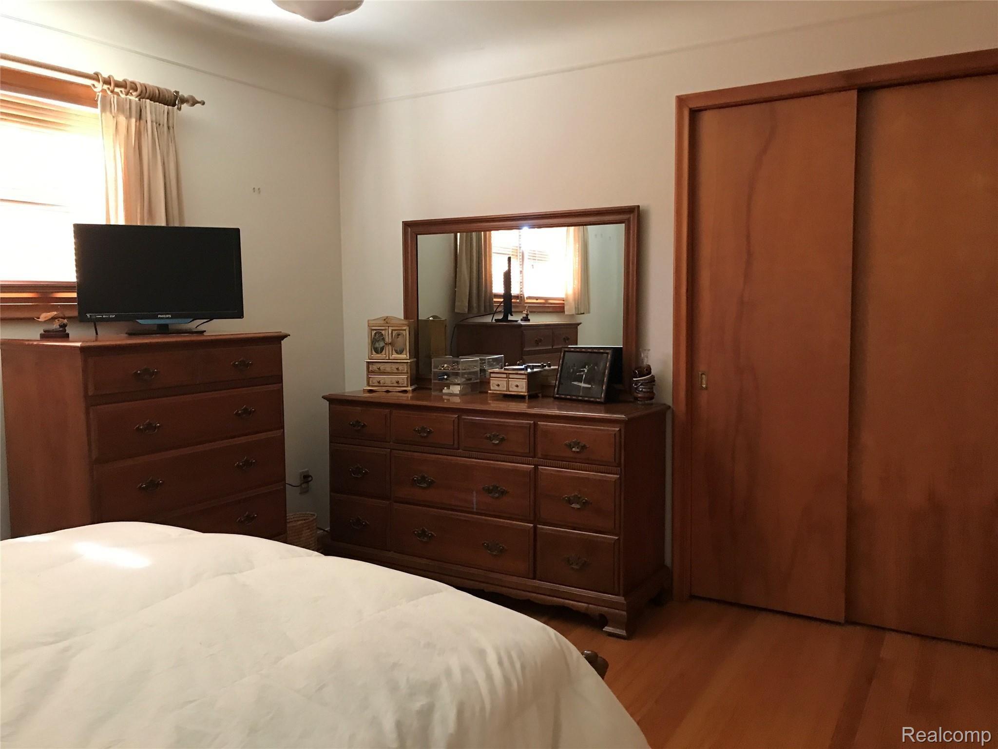 9935 Reeck Road Allen Park, MI 48101 - Photo 20 of 24 Bedroom 1 (20).jpeg