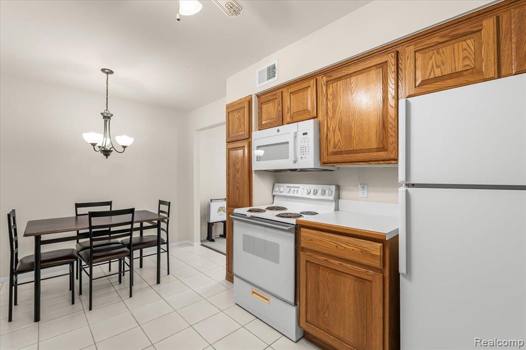 505 East University Drive, Unit 301 Rochester, MI 48307 - Photo 5 of 25
