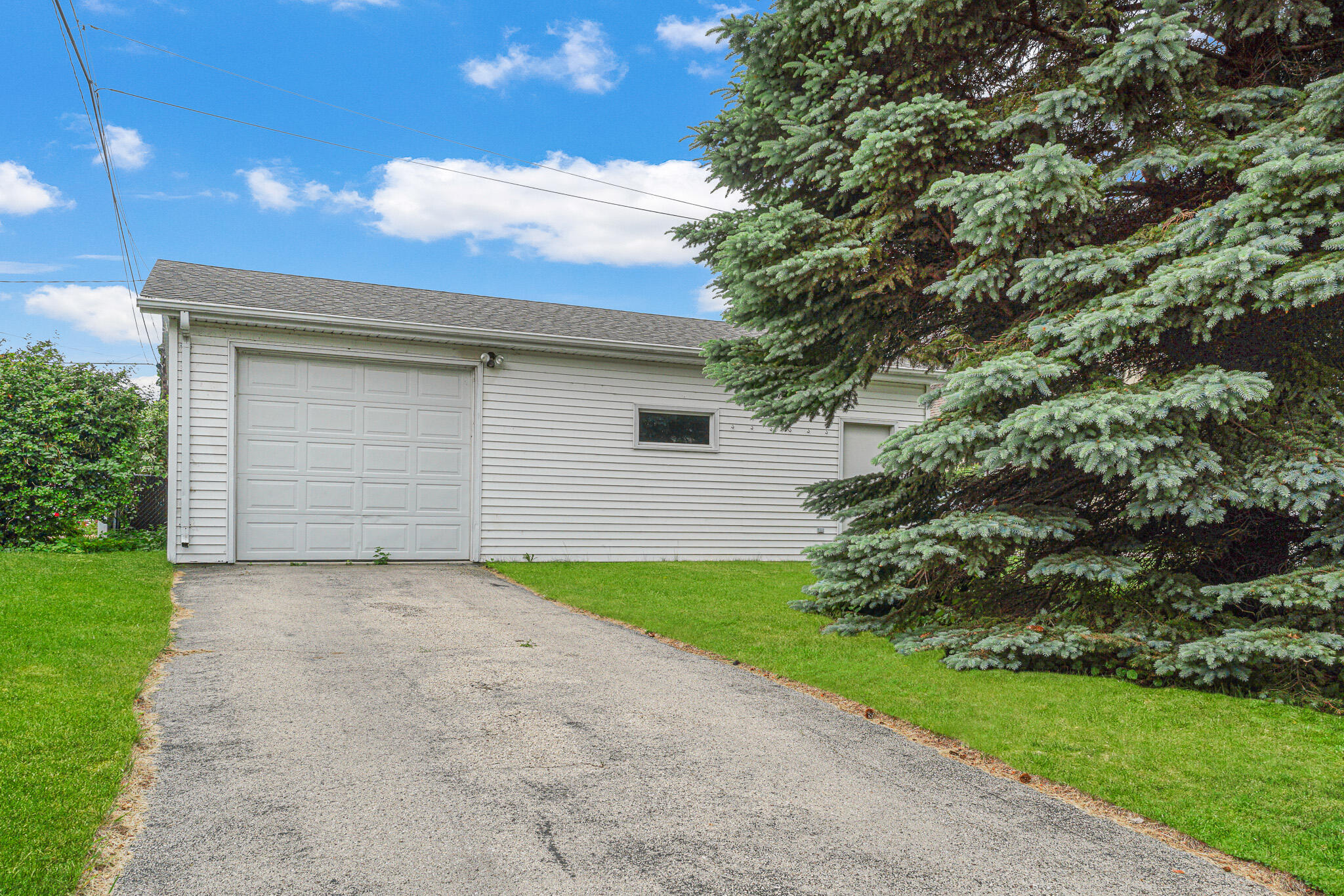 421 Amory Street Fond du Lac, WI 54935 - Photo 15 of 17 Second Driveway with Garage