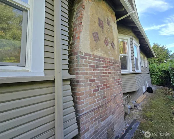 $1,152,000 | 5619 16th Avenue Northeast, Seattle, WA 98105