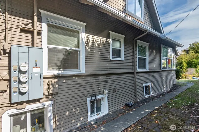 $1,152,000 | 5619 16th Avenue Northeast, Seattle, WA 98105