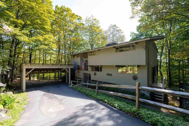 $925,000 | 1877 Willard Road, Hartford, VT 05059