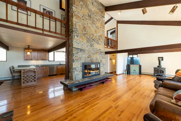 $850,000 | 1877 Willard Road, Hartford, VT 05059