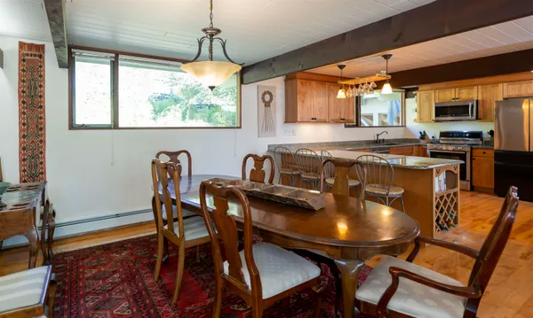 $850,000 | 1877 Willard Road, Hartford, VT 05059