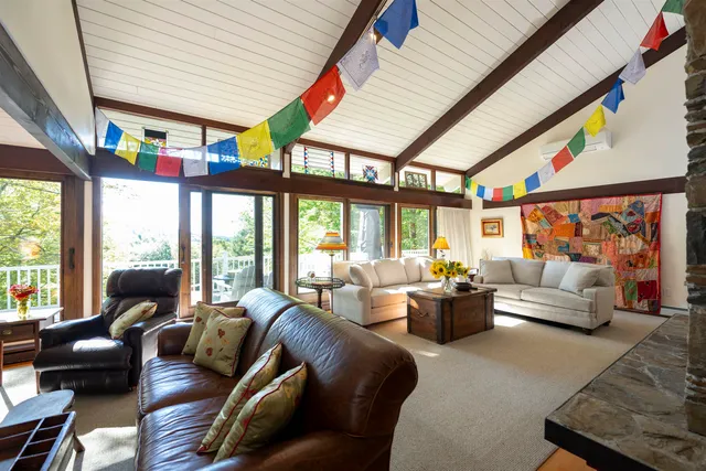 $925,000 | 1877 Willard Road, Hartford, VT 05059