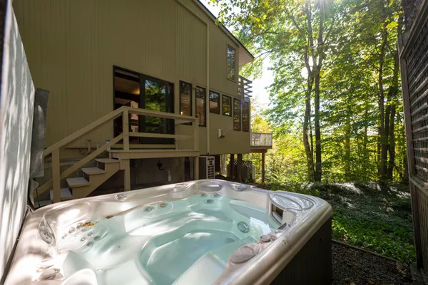 $850,000 | 1877 Willard Road, Hartford, VT 05059