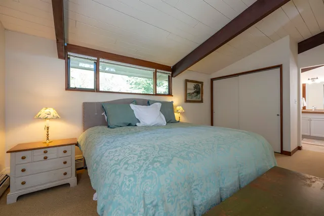 $925,000 | 1877 Willard Road, Hartford, VT 05059