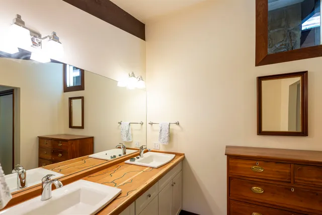 $925,000 | 1877 Willard Road, Hartford, VT 05059