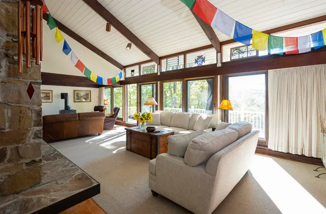 $925,000 | 1877 Willard Road, Hartford, VT 05059