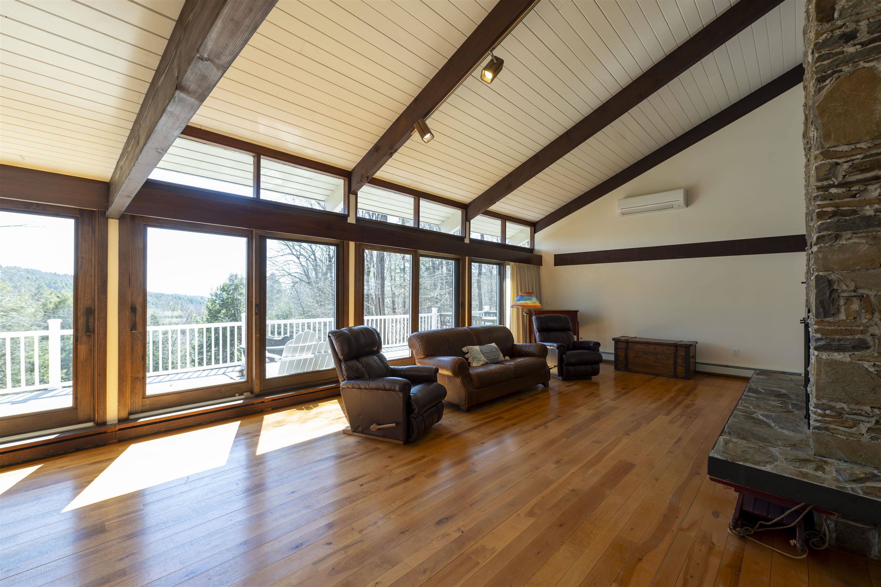 1877 Willard Road Hartford, VT 05059 - Photo 4 of 78