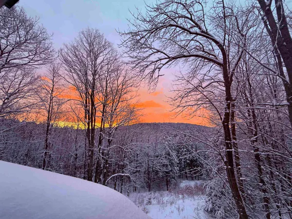 $850,000 | 1877 Willard Road, Hartford, VT 05059