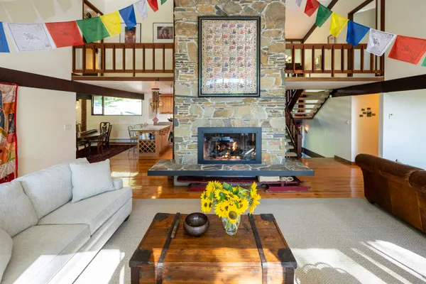 $850,000 | 1877 Willard Road, Hartford, VT 05059