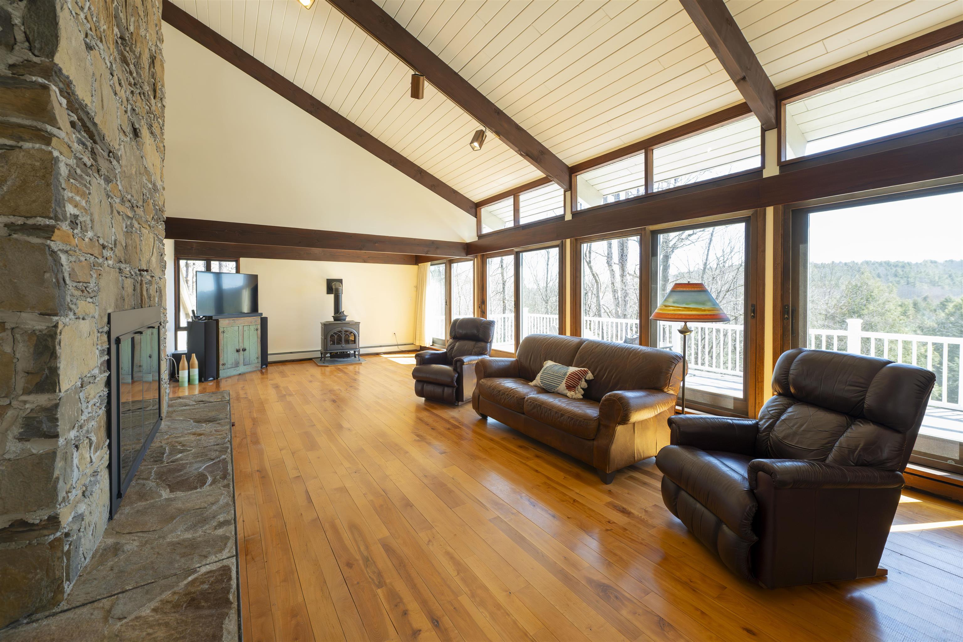 1877 Willard Road Hartford, VT 05059 - Photo 5 of 78