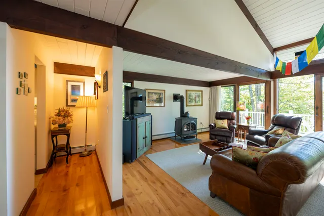 $925,000 | 1877 Willard Road, Hartford, VT 05059