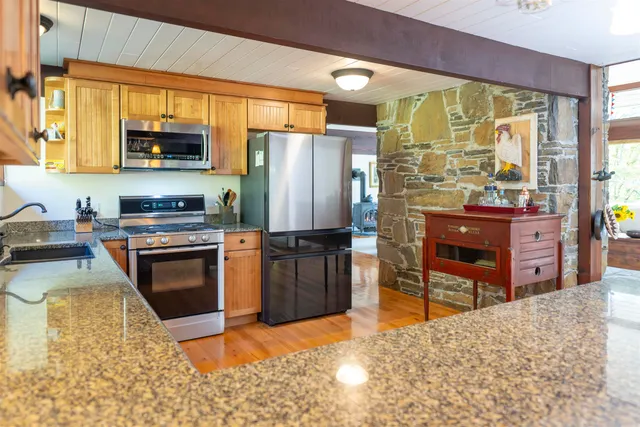 $925,000 | 1877 Willard Road, Hartford, VT 05059