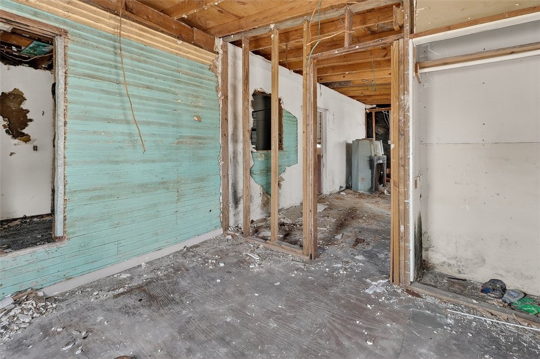 1930 Sandy Way Corpus Christi, TX 78418 - Photo 21 of 35 a view of a small space