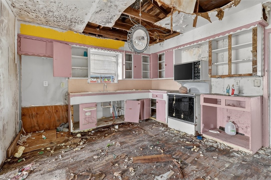 1930 Sandy Way Corpus Christi, TX 78418 - Photo 6 of 35 a very nice looking room with a large window