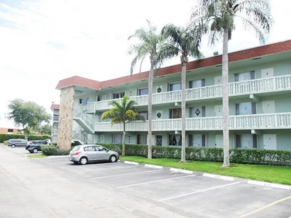 $1,800 | 3300 Springdale Boulevard, Unit 301, Palm Springs, FL 33461