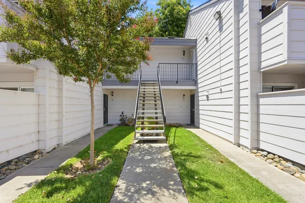 $180,000 | 8252 Center Parkway, Unit 79, Sacramento, CA 95823