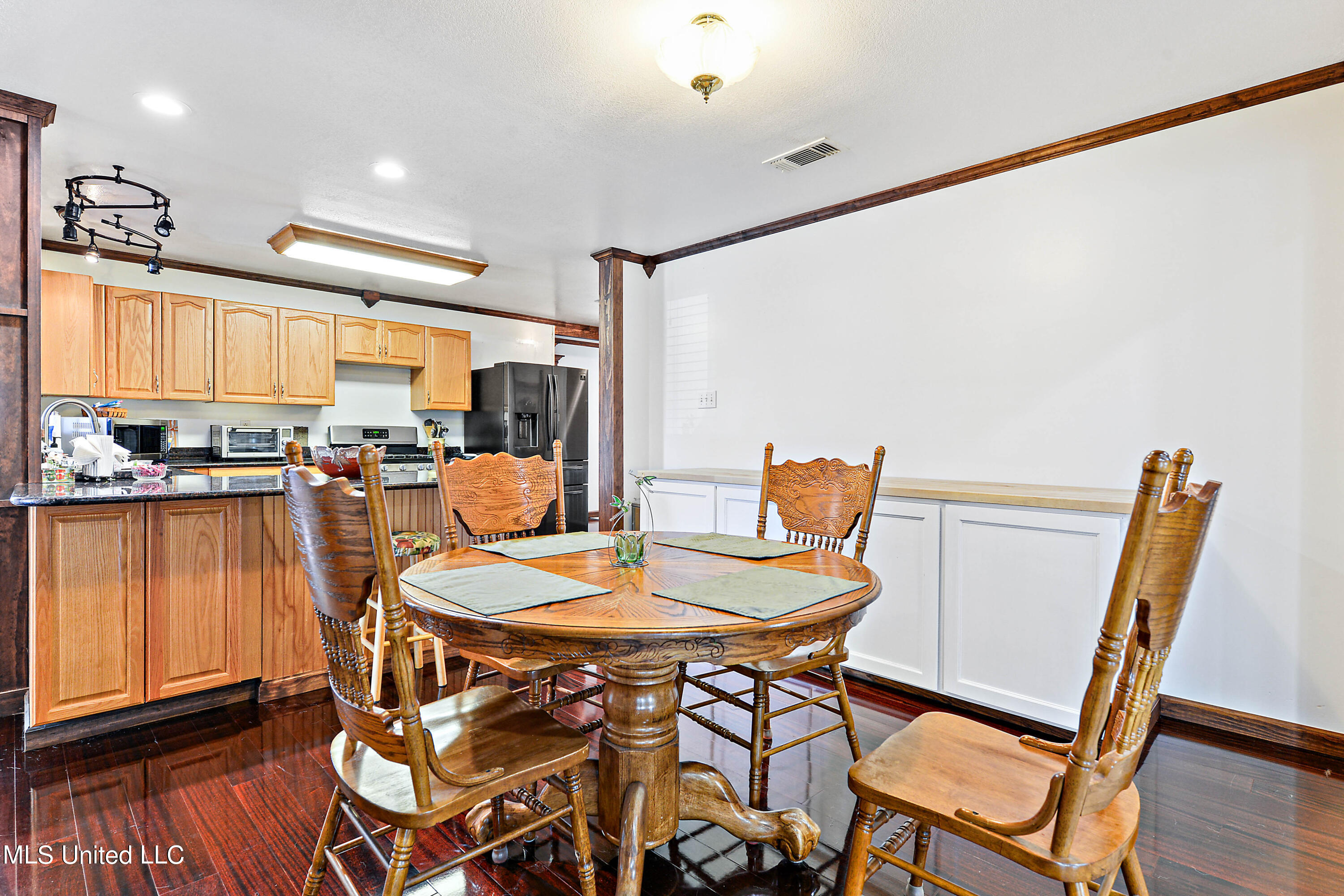 232 White Harbor Road Long Beach, MS 39560 - Photo 12 of 36 BREAKFAST AREA